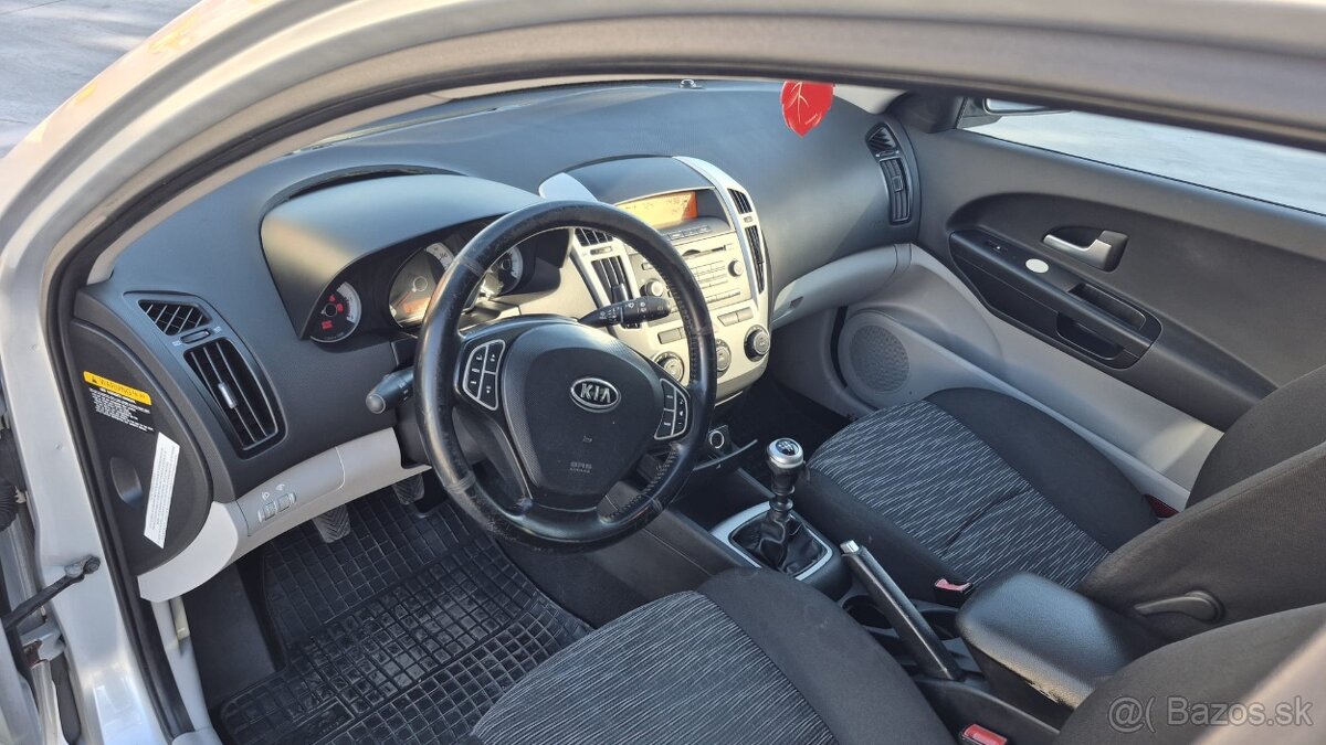 KIA Ceed - 12