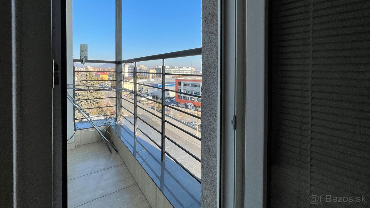 Na predaj 1,5 izbový byt na Budovateľskej ul. - 12