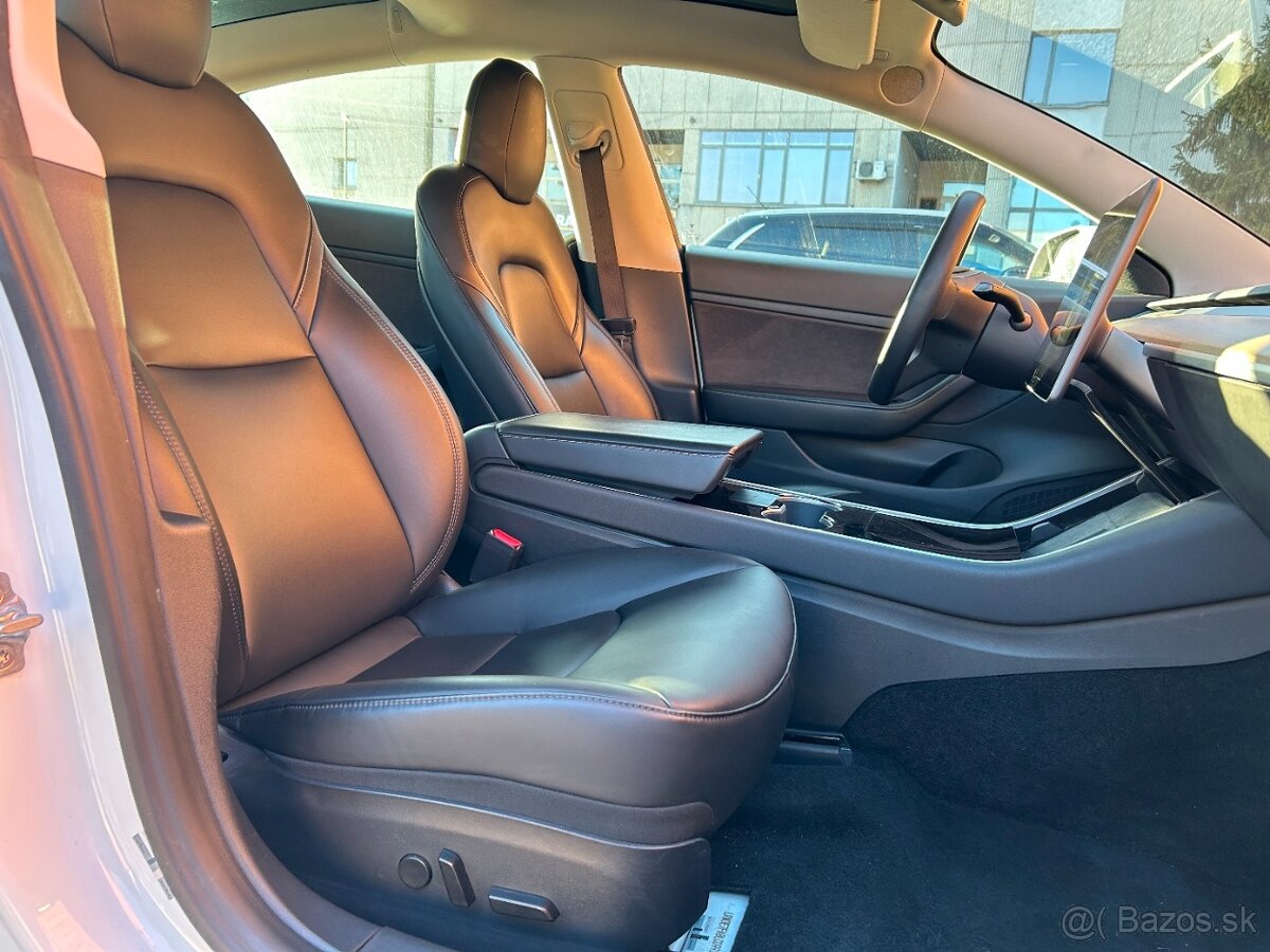 Tesla model 3 výkon 239 kW batéria 60kW - 12
