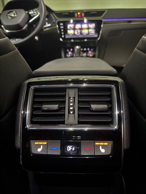 Skoda Superb Combi 1.4 TSI L&K - Hybridné - Automatická - 1 - 12