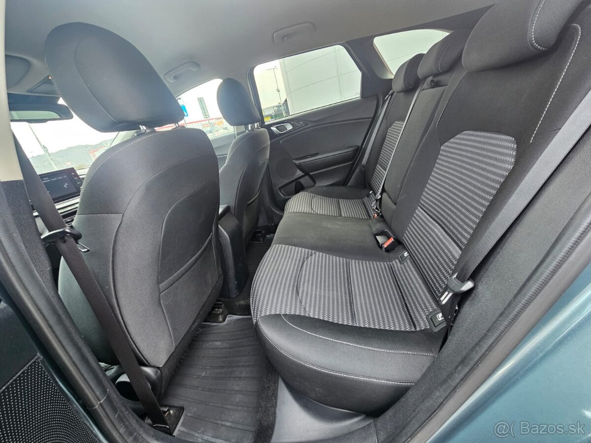 Kia Ceed SW 1.6 CRDi mHEV Gold A/T - 12