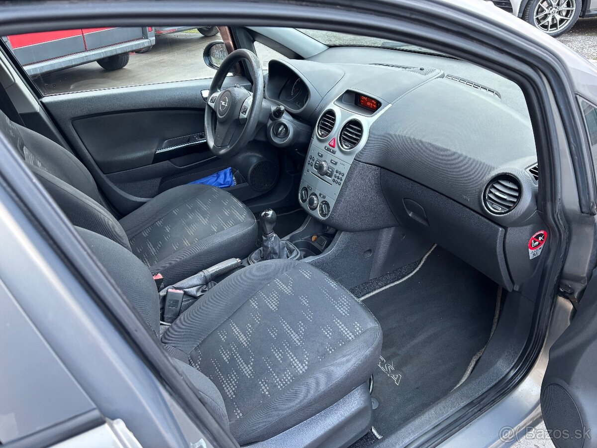 Opel Corsa 1.0i, 48 kW, manual - 12