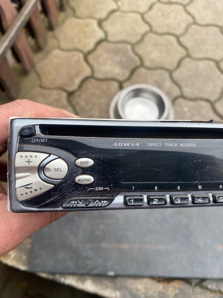 Predám 2ks autorádia sencor a JVC - 12