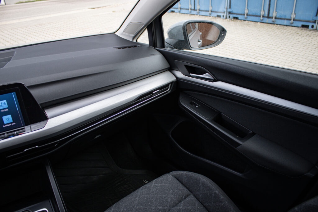 Volkswagen Golf Life 1.5 TGI Benzín + CNG - 12