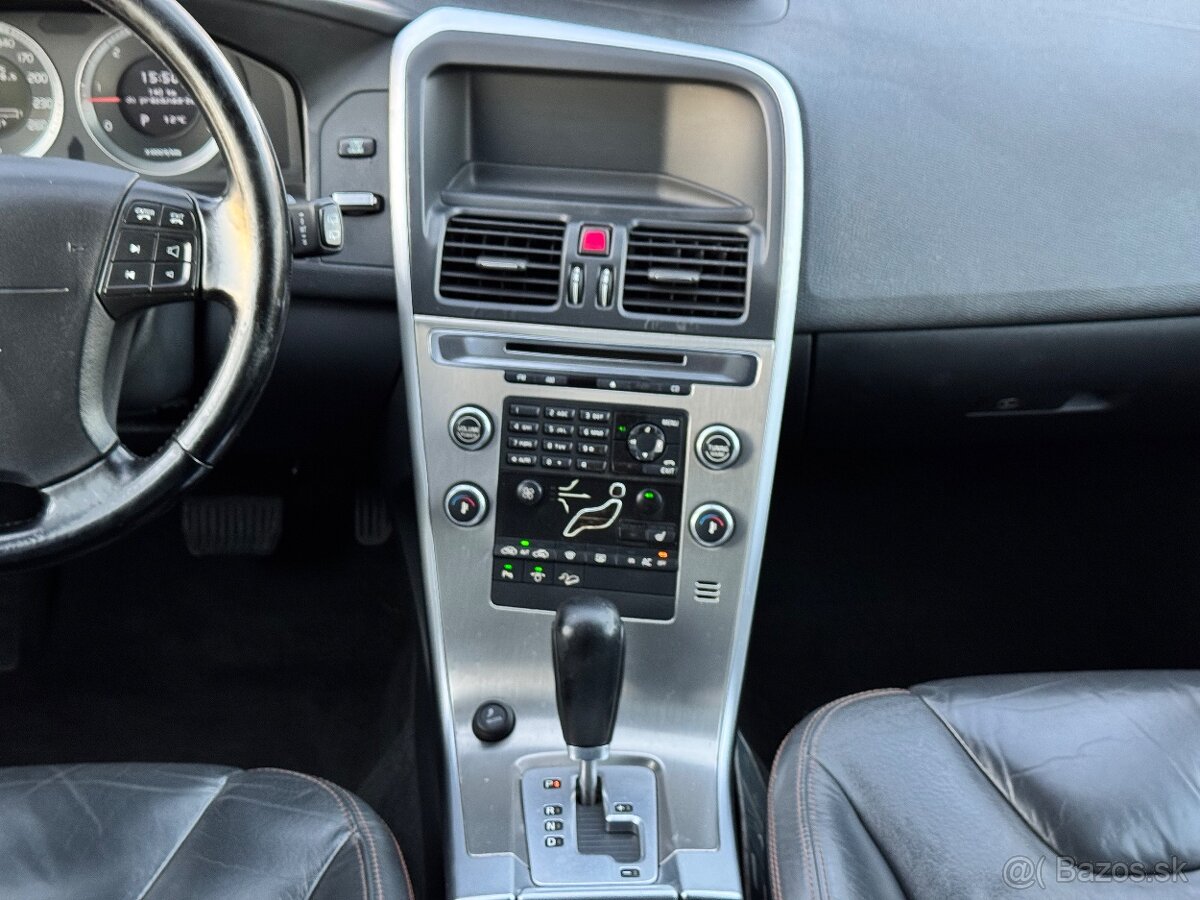 Volvo XC60 2.4D AWD Momentum Geartronic - 12