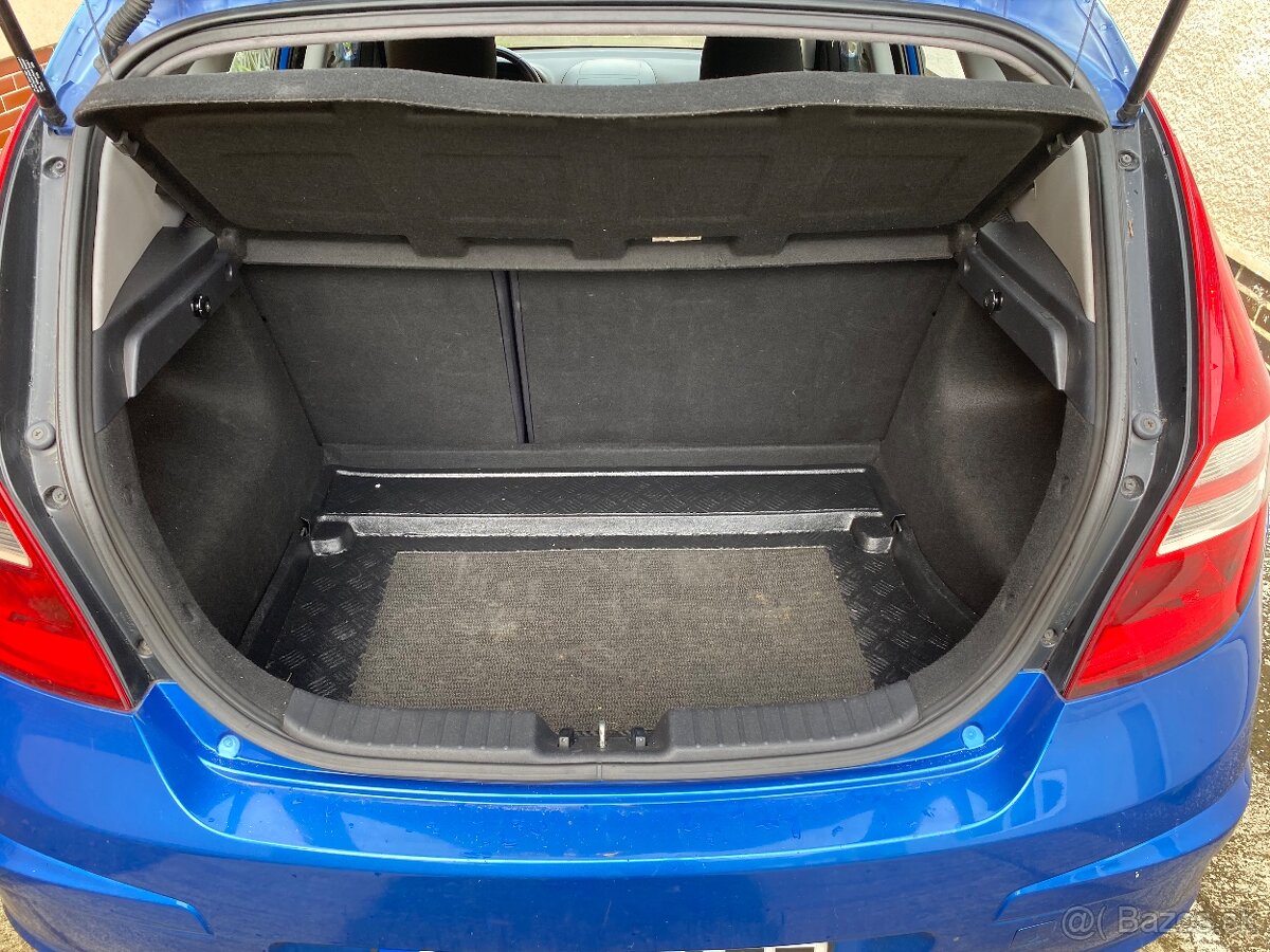 Predám Hyundai i30 1,4 80kw benzin - 12