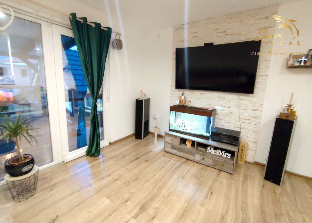 Príjemný a moderný rodinný dom, vhodný aj ako chalupa - 12