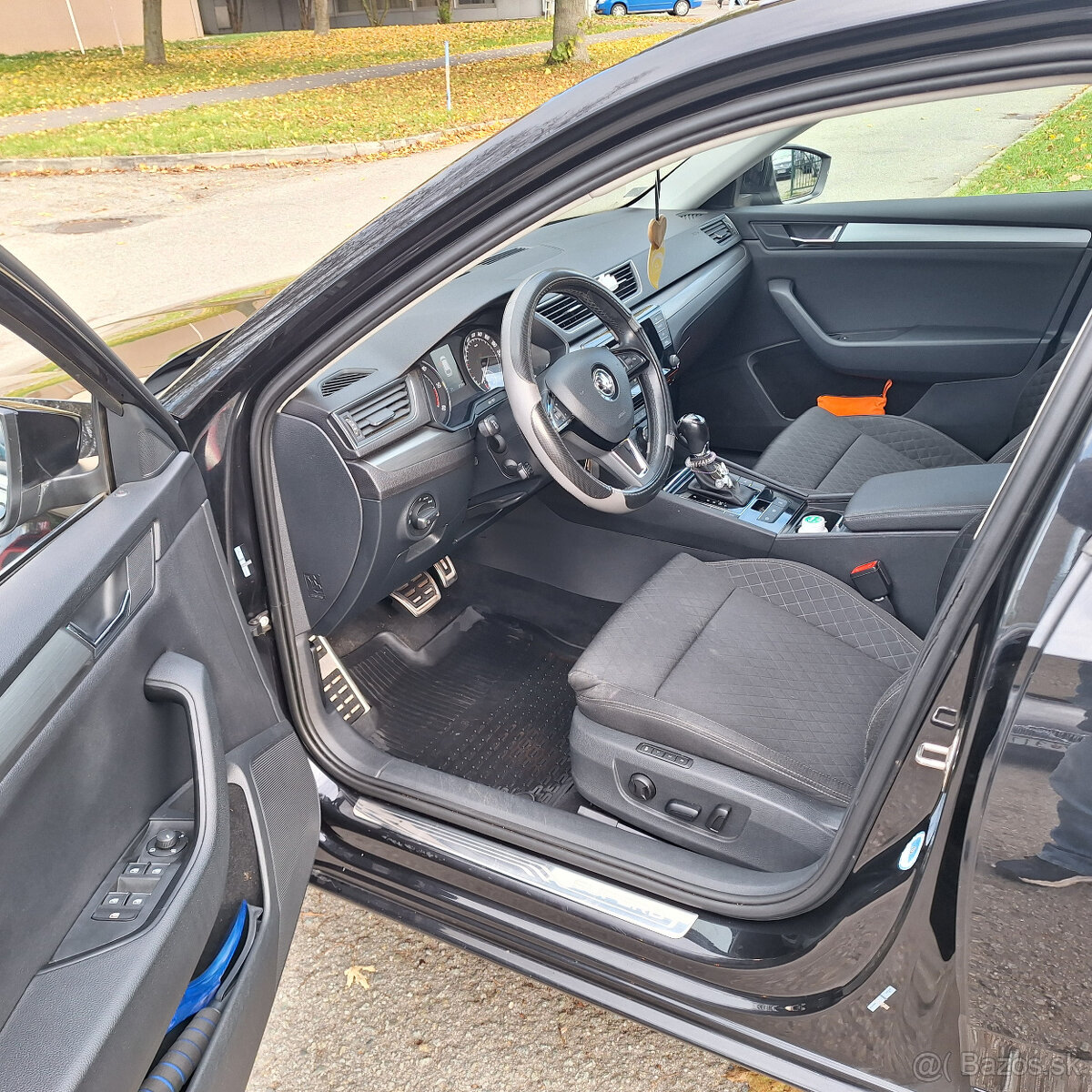 Škoda Superb Combi 2.0 TDI Sportline DSG - AJ NA SPLÁTKY - 12