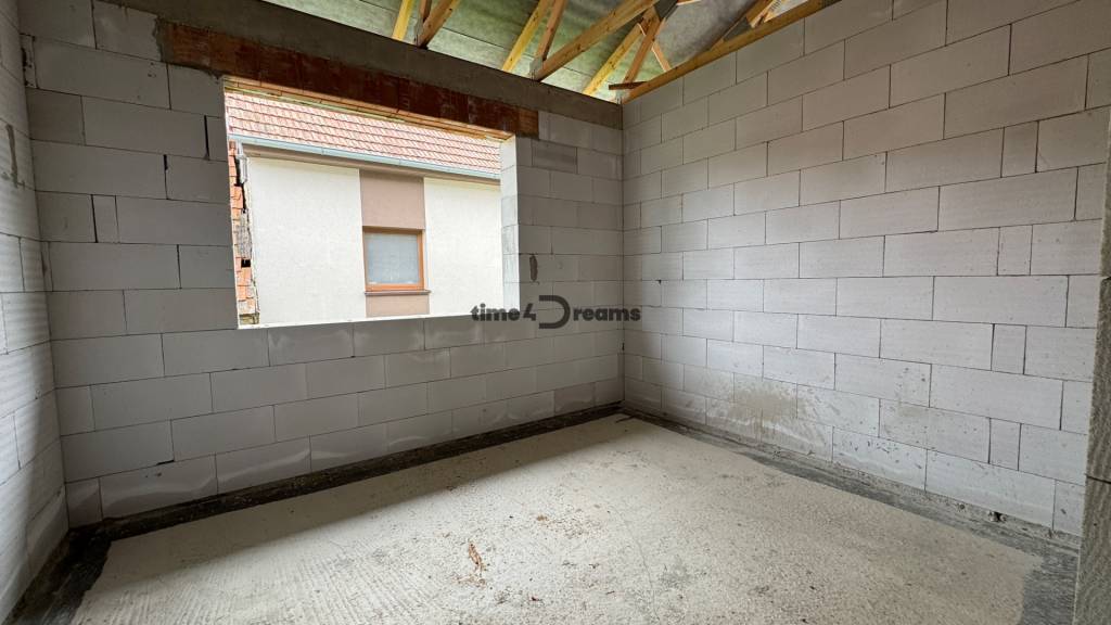 NA PREDAJ 4 izbový dom v obci Ladice - 12