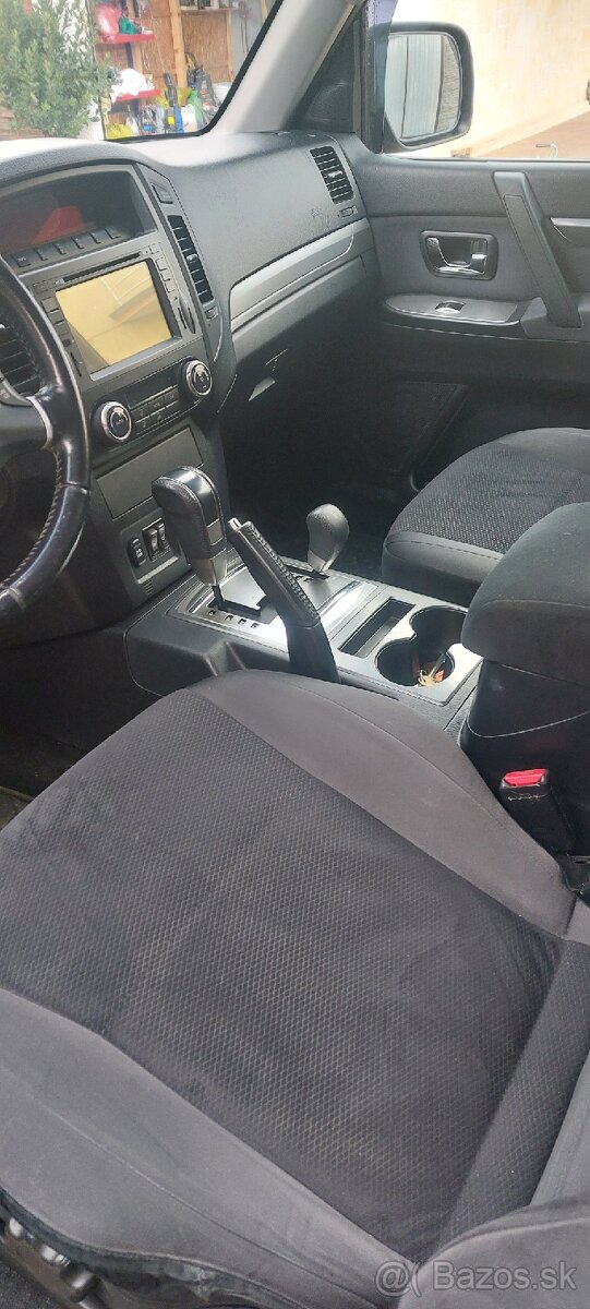 Mitsubishi Pajero - 12