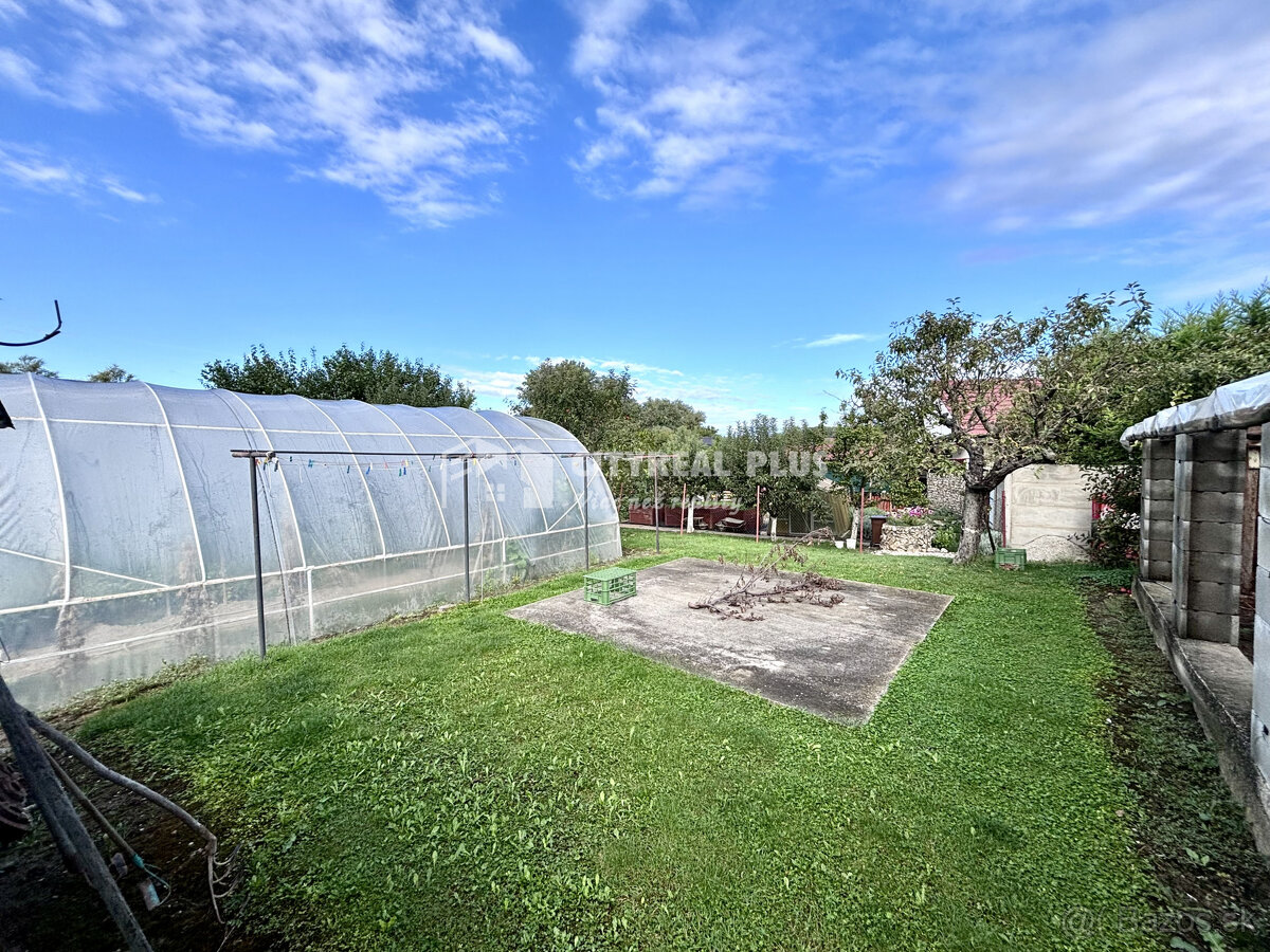 Ponúkame Vám na predaj rodinný dom s veľkým pozemkom v meste - 12