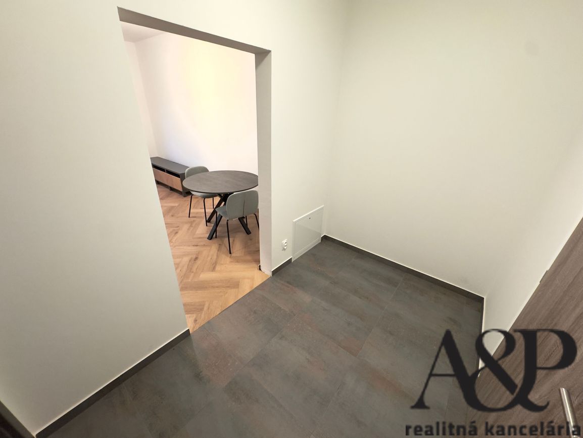 1 IZB. BYT V NOVOSTAVBE S PREDZÁHRADKOU A PARKOVNÝM MIESTOM, - 12