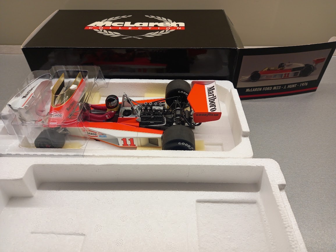F1 MCLAREN FORD M23 1976 JAMES HUNT MINICHAMPS 1:18 - 12