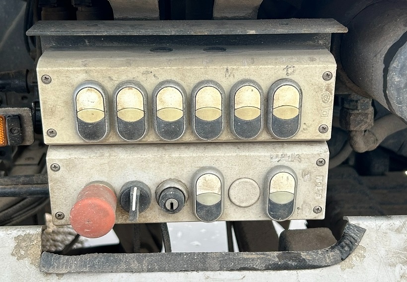 Ramenovy nosič kontajnerov DAF . - 12