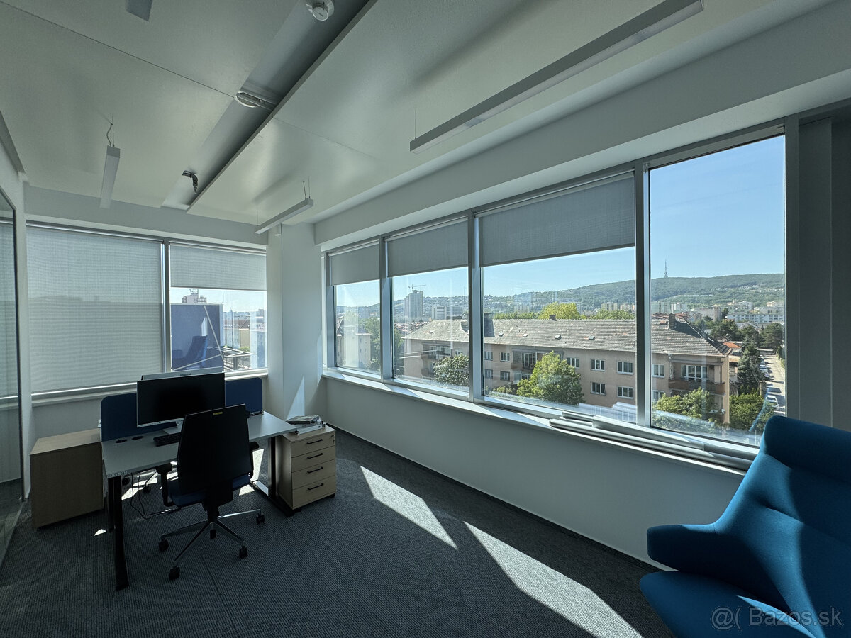 Prenájom novozrekonštruovaného samostatného kancelárskeho tr - 12