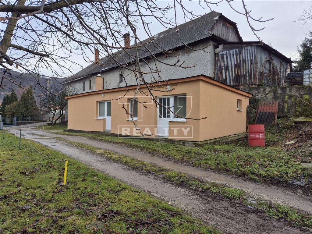 Chalupa v malebnej dedinke Podhradie pri Prievidzi - 12