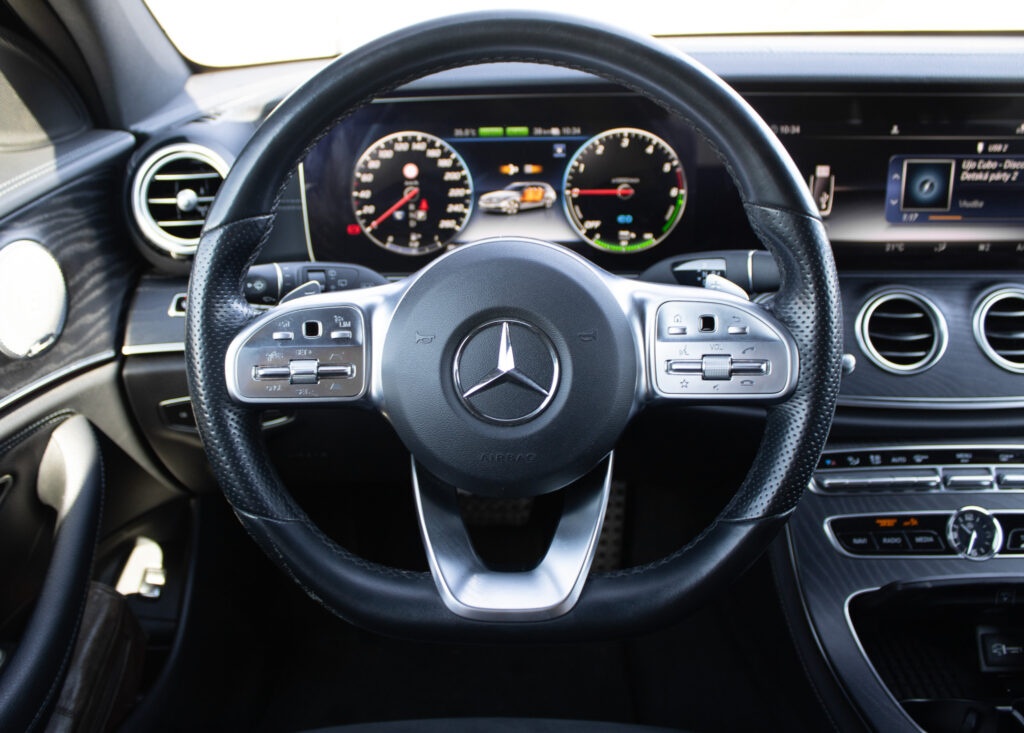 Mercedes Benz E 300 de T Avantgarde (2020) - 12