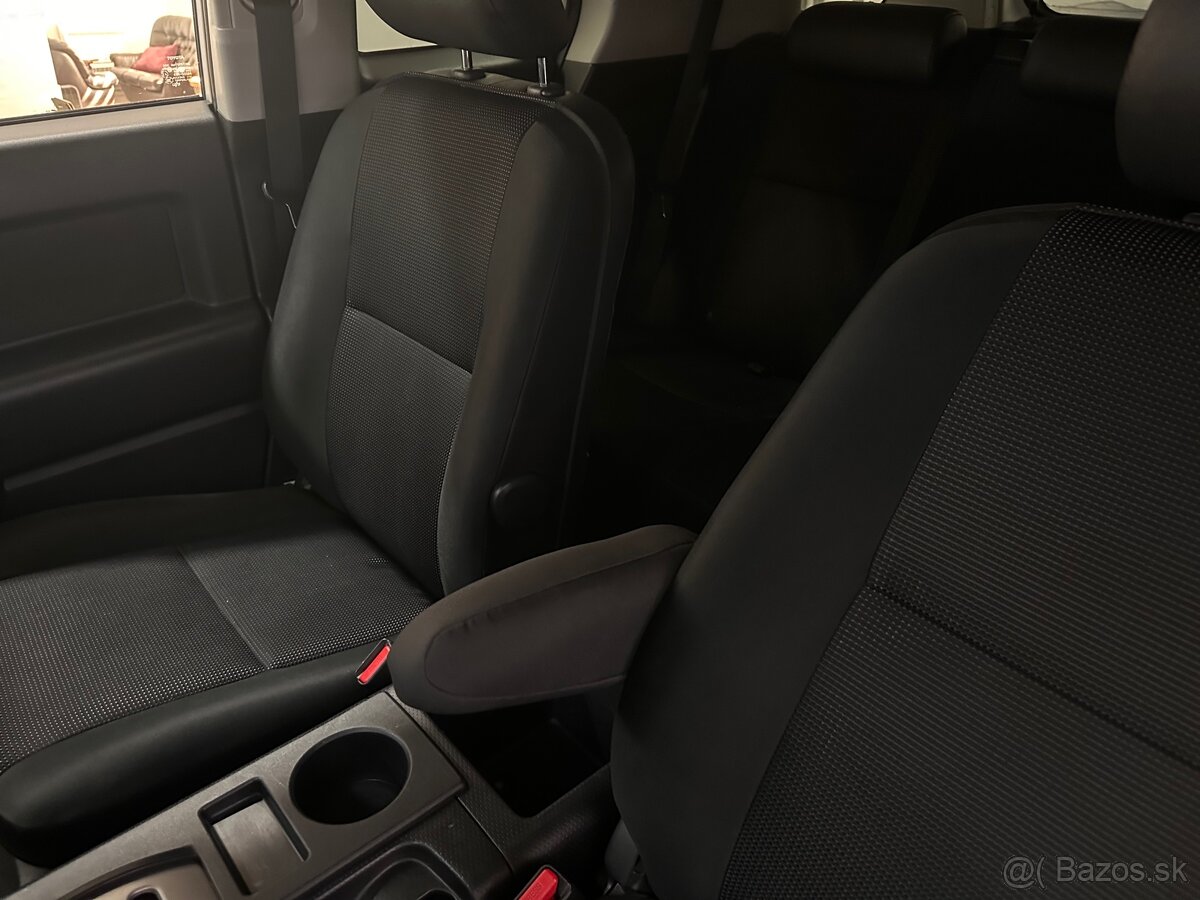 Toyota FJ Cruiser - 12