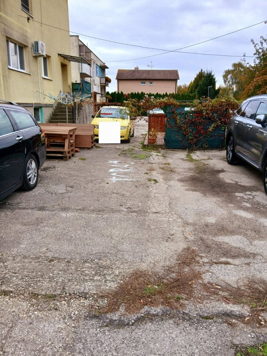 NA PREDAJ 2-izbový byt Hlohovec s parkovacím miestom - 12