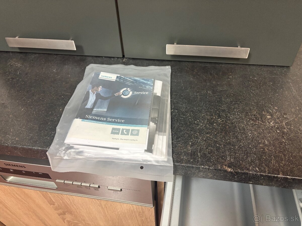 Prodám krásnou zánovní kuchyň Nobilia vertico - 12