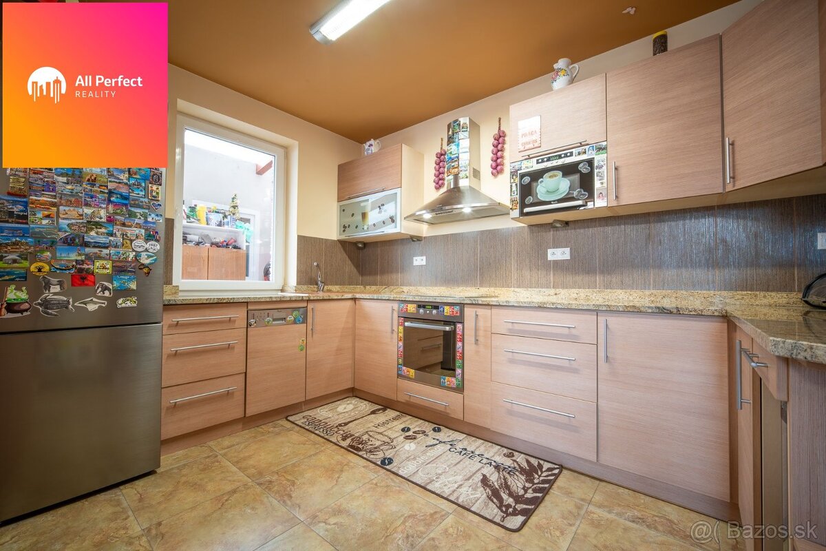 Na predaj rodinný dom s bazénom v Opoji - 12