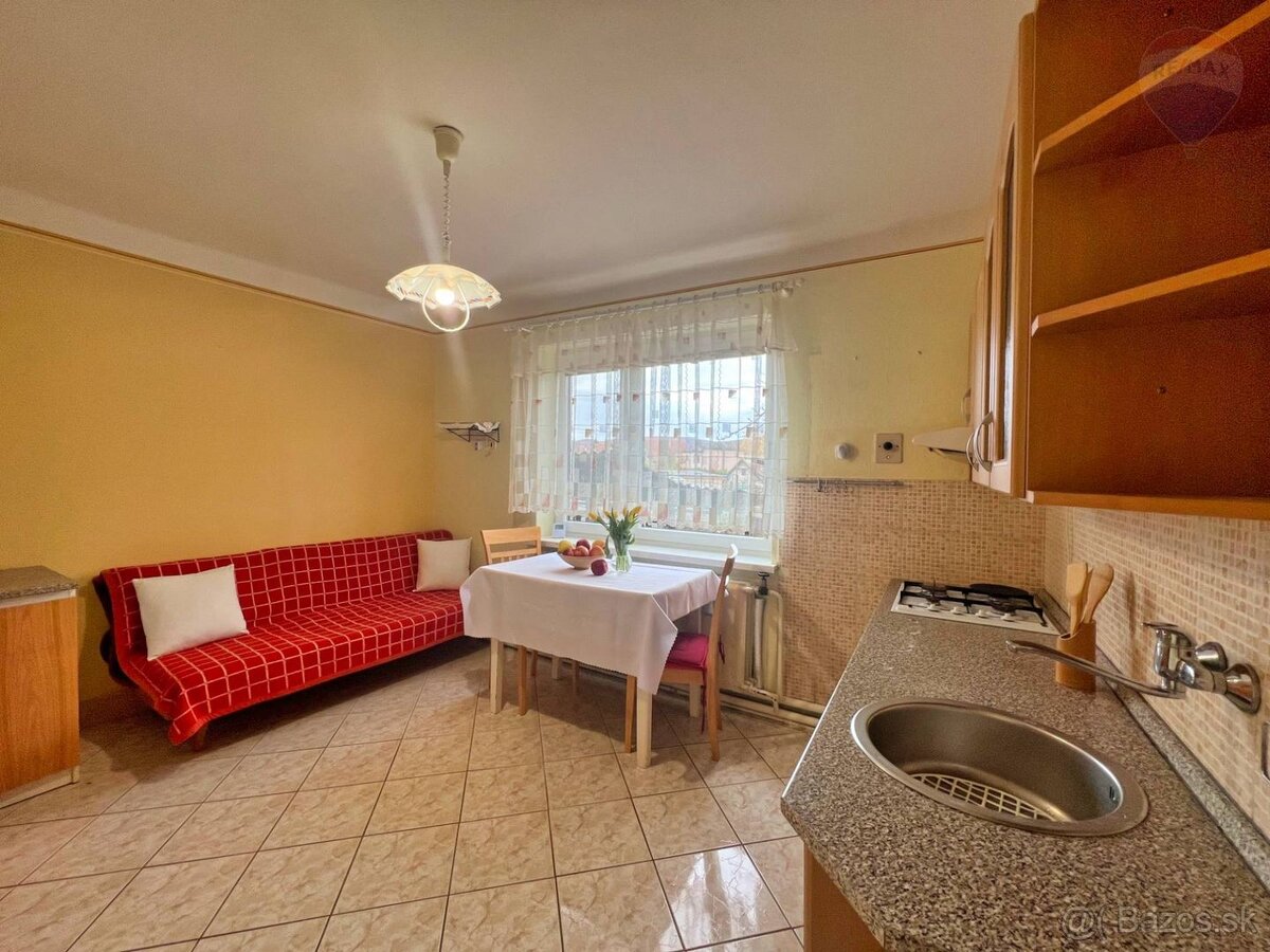 Na predaj rodinný dom v obci Veľké Uherce - 12