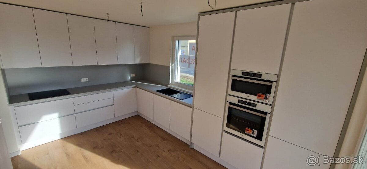 NA PREDAJ NOVOSTAVBA V ŽELIEZOVCIACH - 12