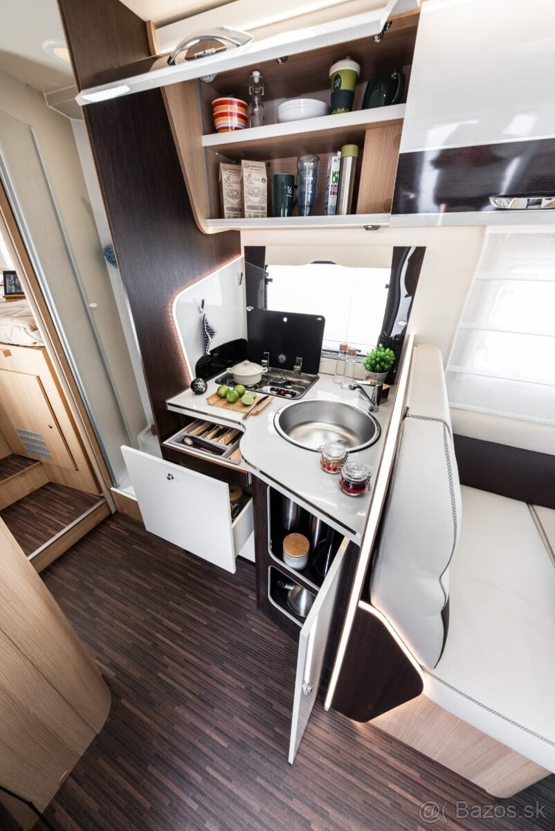 170PS 2023 5míst obytné auto karavan velmi pěkný stav - 12