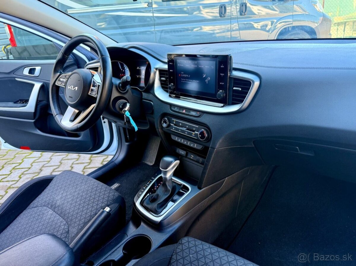 Kia Ceed 1.5T-GDI-118kW-AUTOMAT-ČR-DPH-- - 12