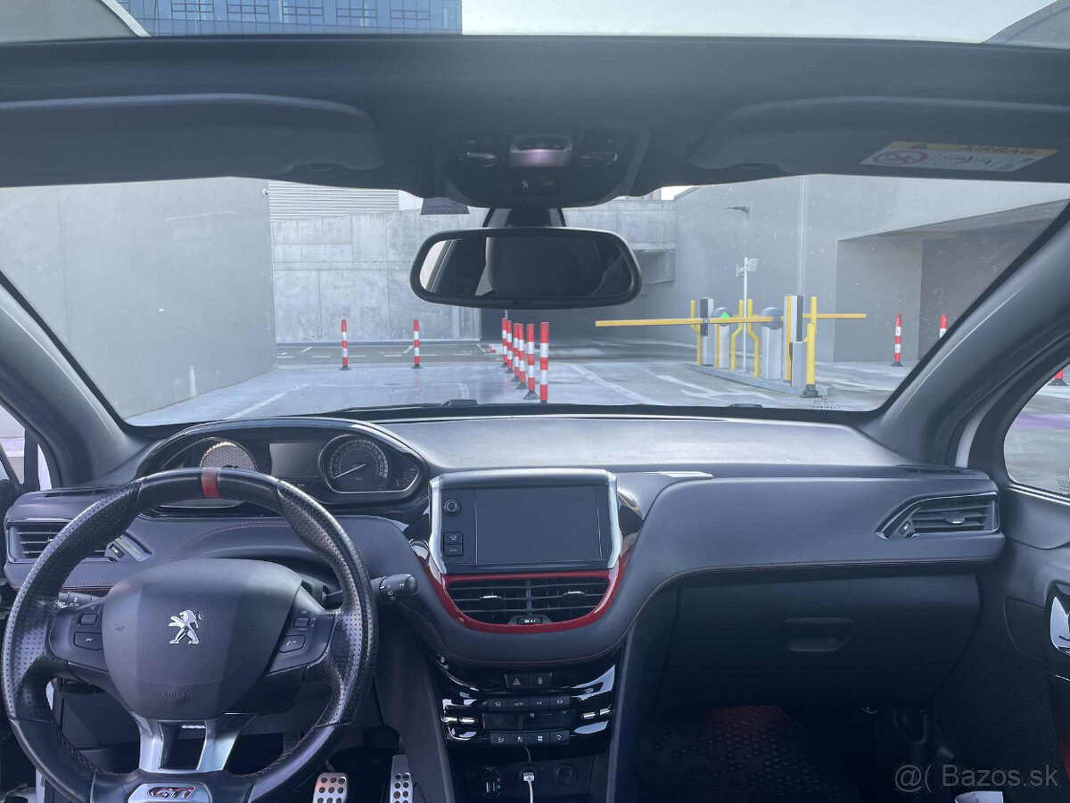 Peugeot 208 GTi 200THP - 12