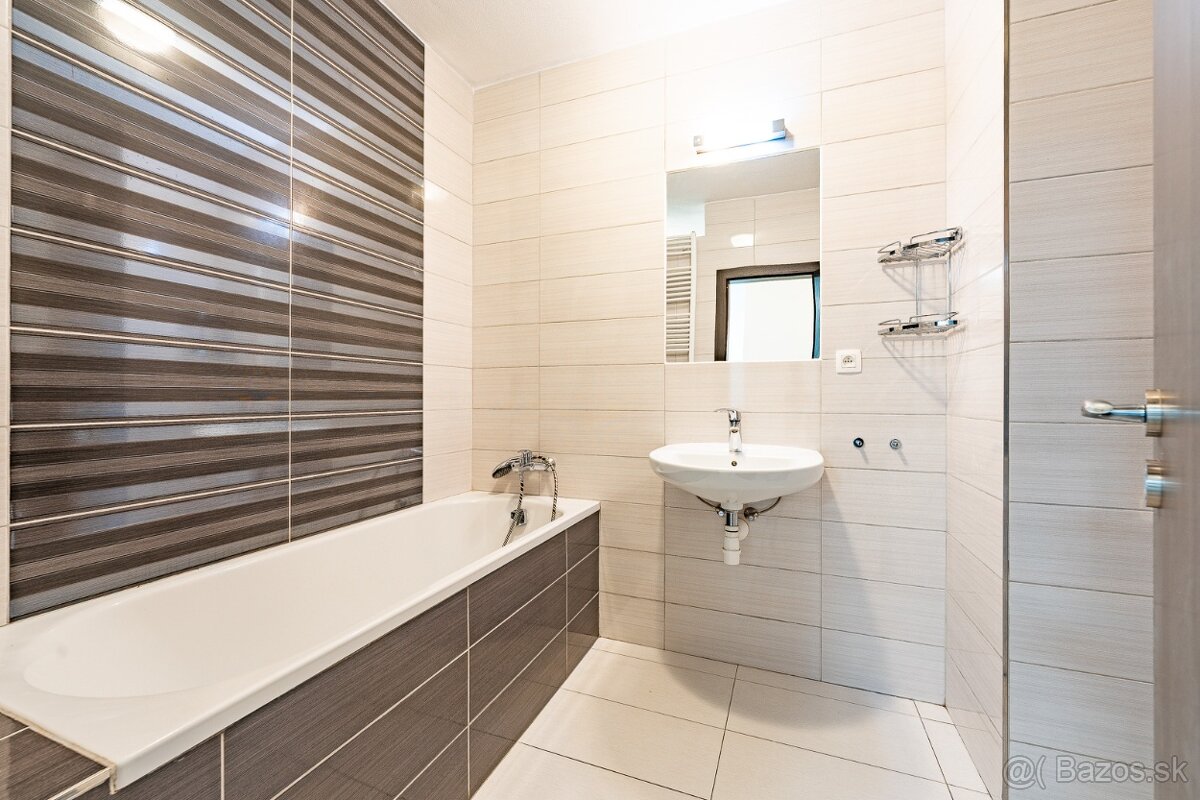 Na prenájom | 3 izbový byt s loggiou - Silvánová ul. - 12