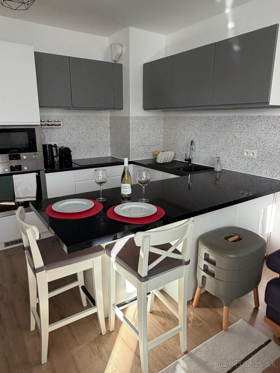 Predaj 2-izbového bytu s predzáhradkou a parkovaním v Rači - 12