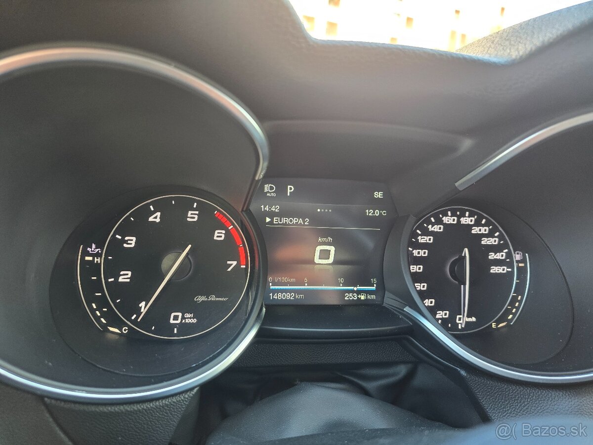 Alfa Romeo Stelvio 2.0 Q4 280ps - 12