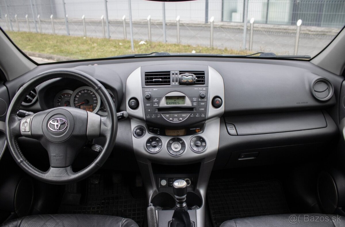 Toyota RAV4 2.2 D-4D - 12