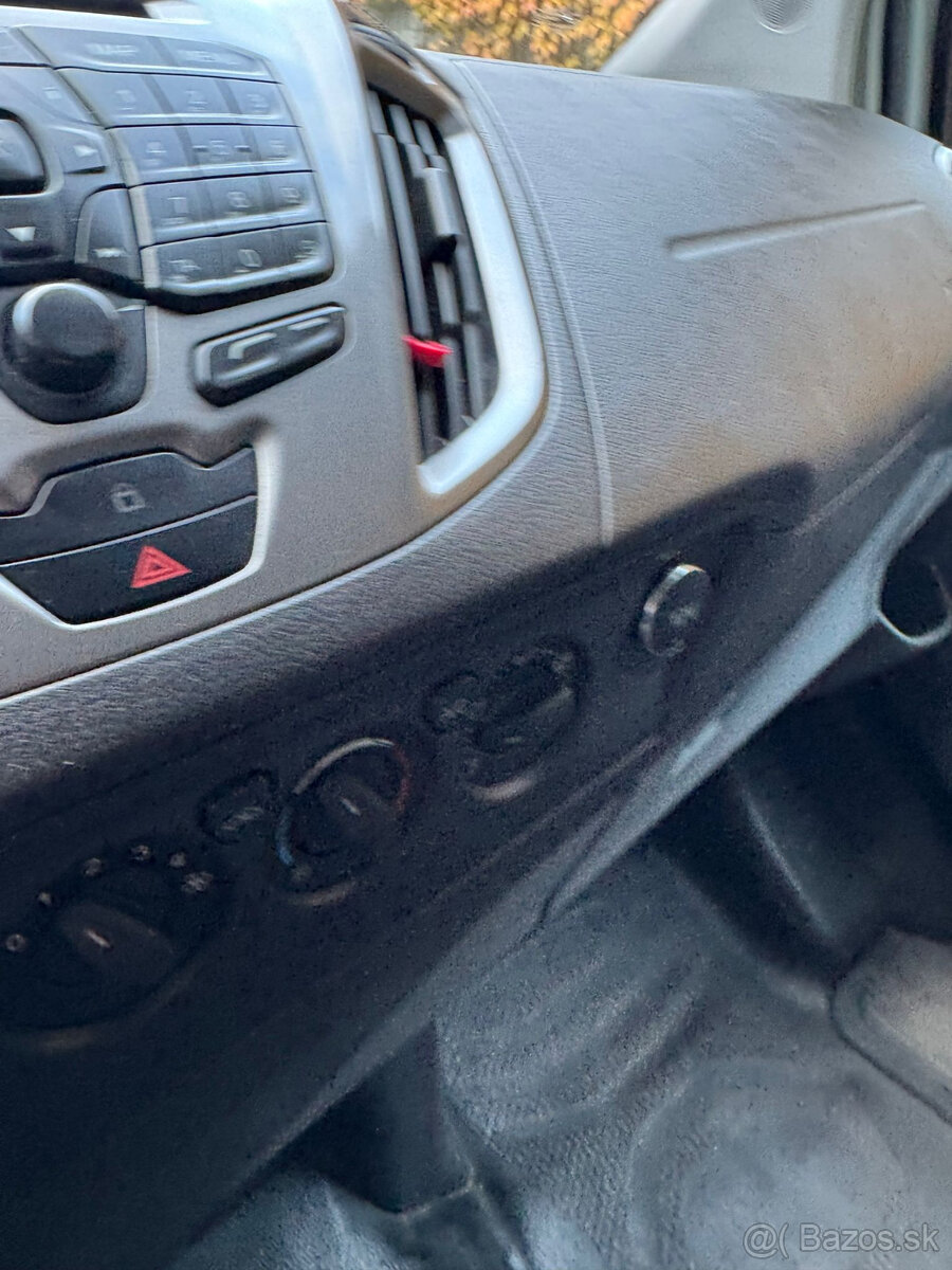 Ford Transit Custom 2.2 TDCi – 6 míst, 2014, tažné 3,1t - 12