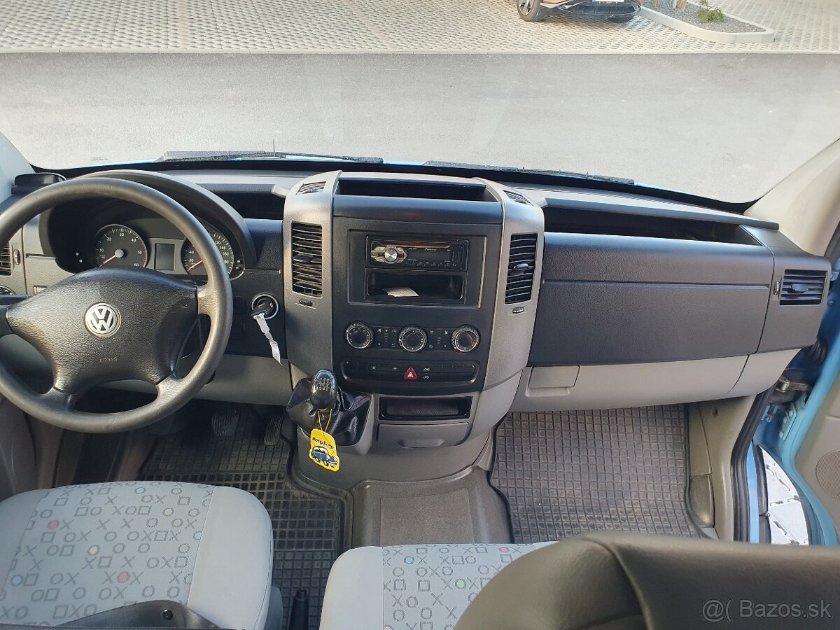 Volkswagen Crafter 2.5 TDI 9-miestny - 12