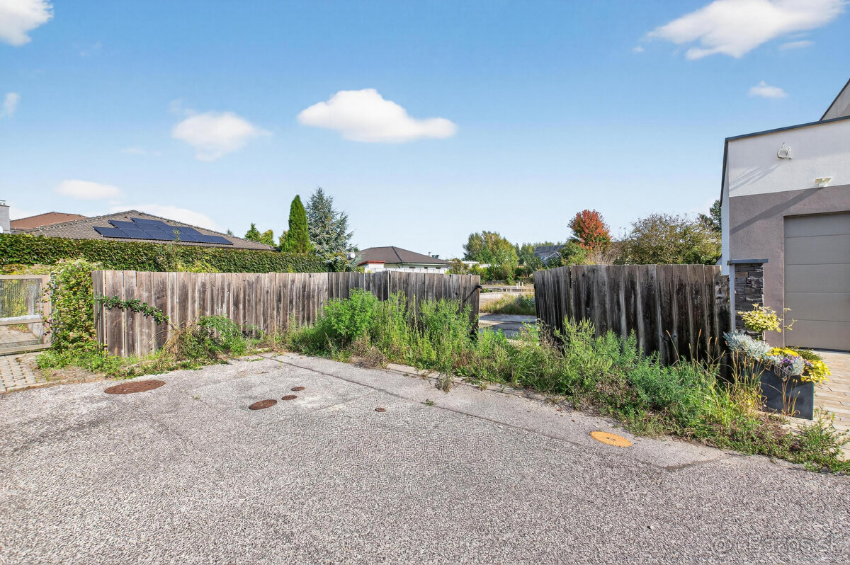 Stavebný pozemok s potenciálom pre 2 rodinné domy - 12