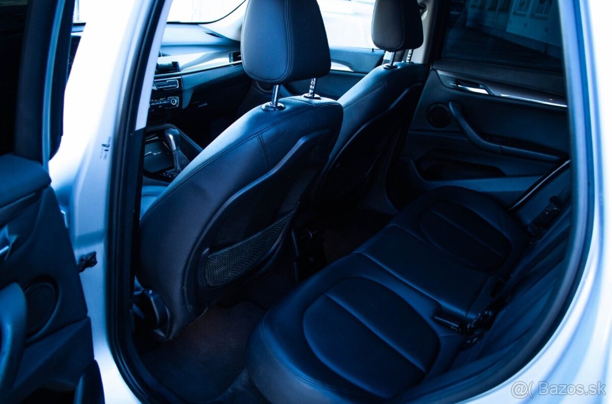 BMW X1 sDrive 18d Advantage A/T - 12