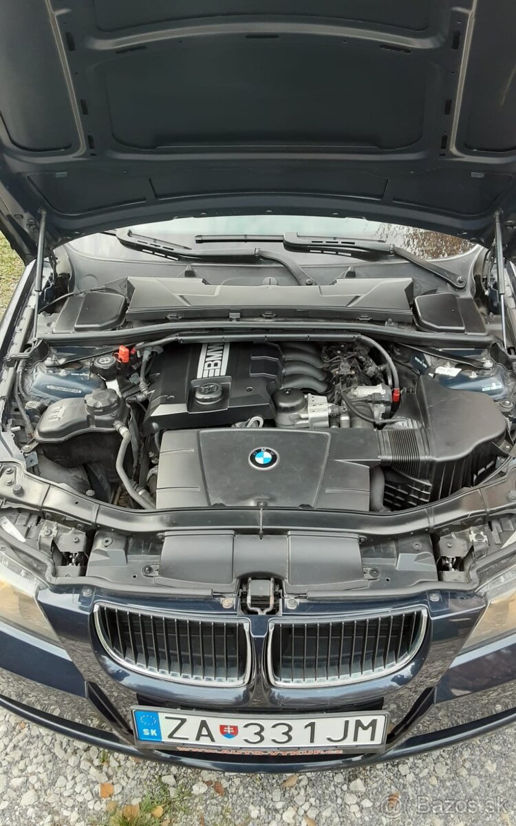 BMW 318i Touring - 12