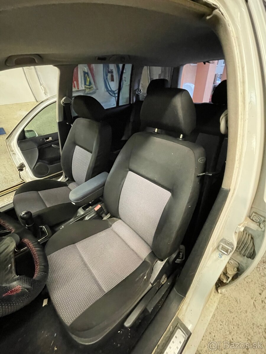 Rozpredám golf 4 - 12