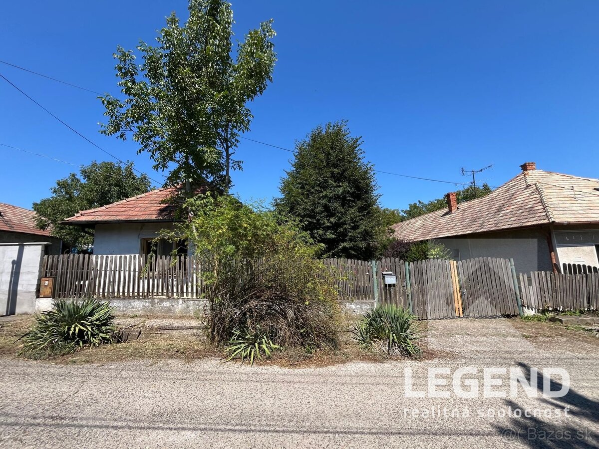 RD Svodín, krásny pozemok 1317 m2, tichá ulička, ovocný sad - 12