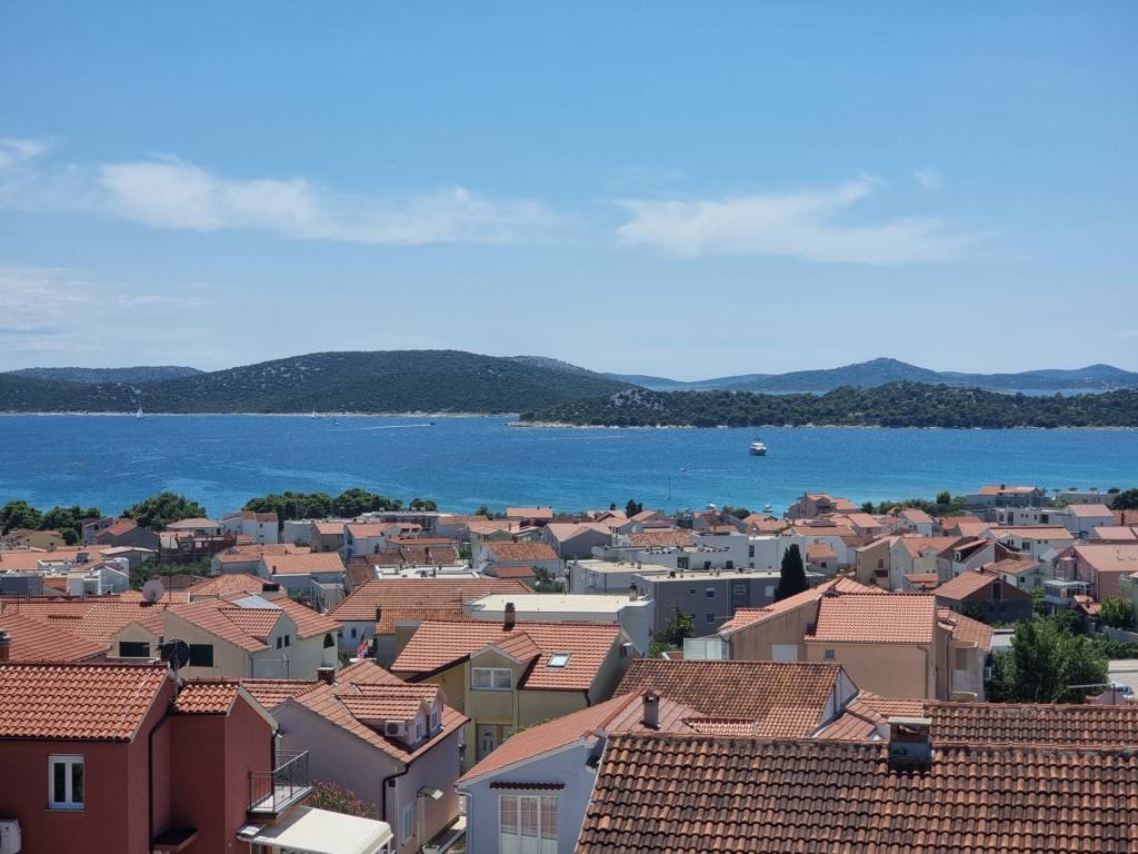 CHORVÁTSKO - Kvalitné apartmány s výhľadom na more - VODICE - 12