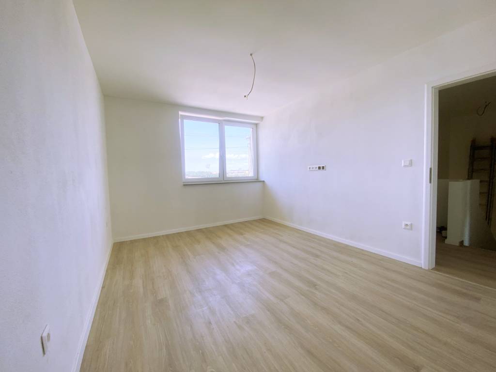 Úsporný 4 izbový poschodový rodinný dom - novostavba, Veľké - 12