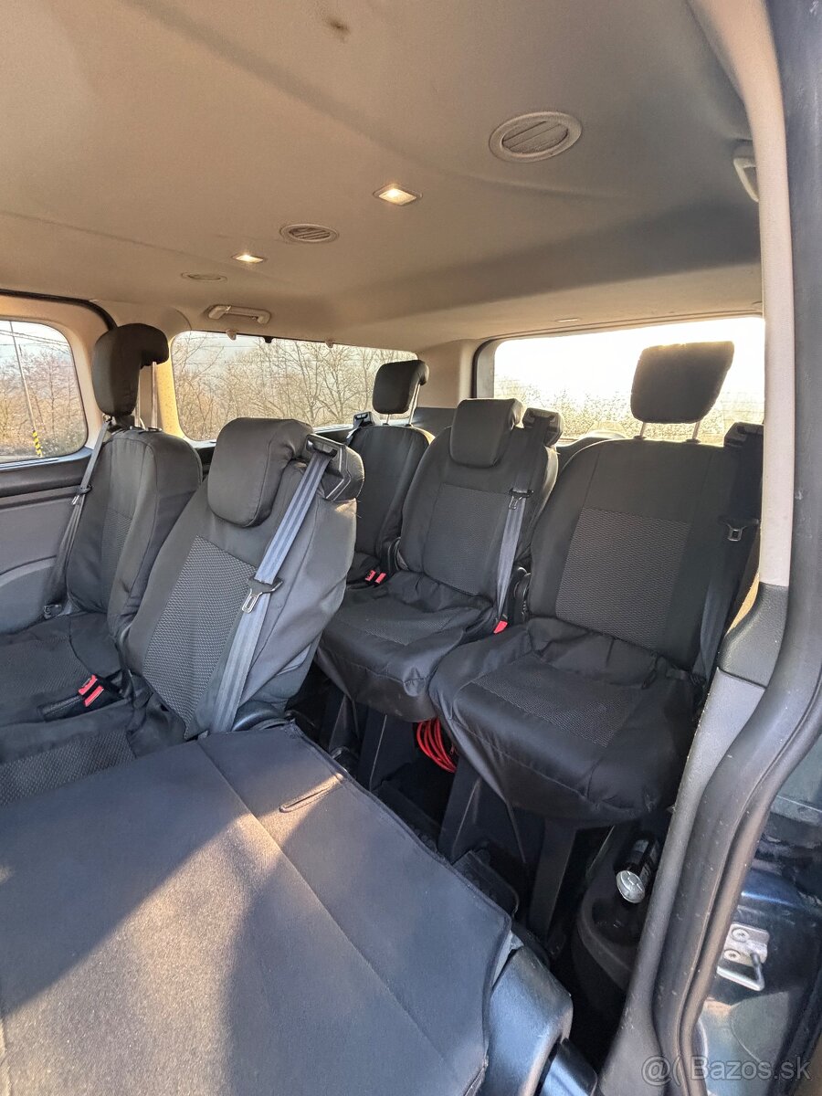 Ford Turneo custom - 12