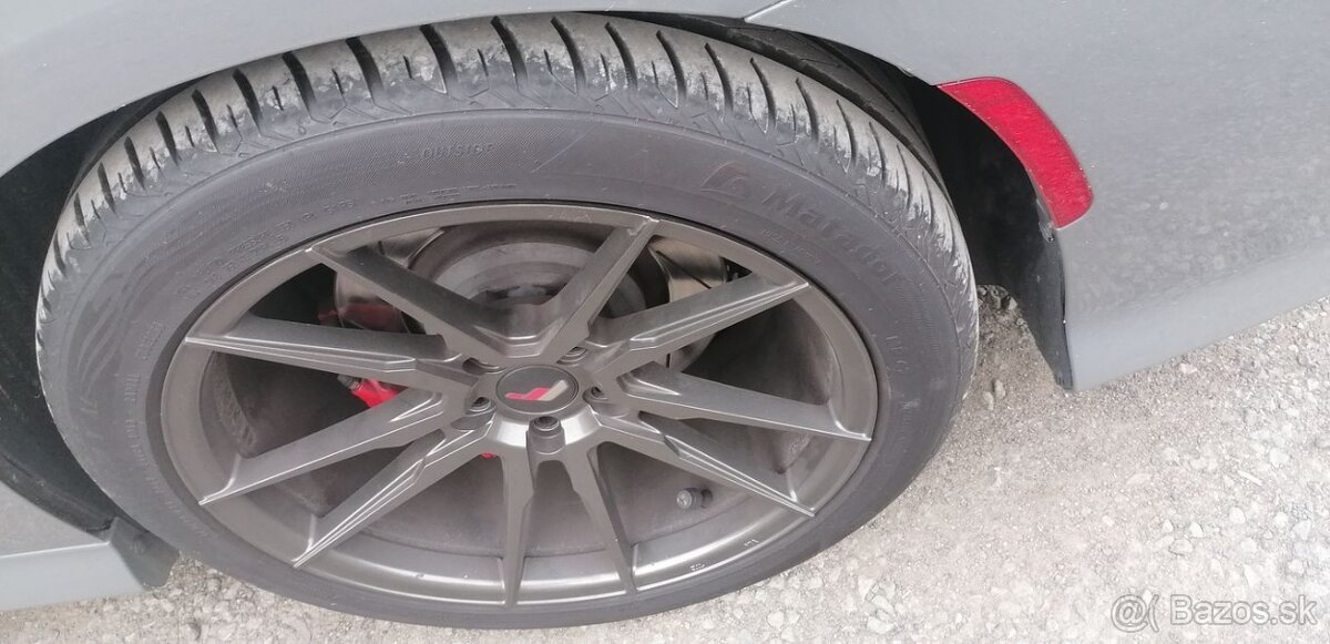 DODGE CHARGER SRT HELLCAT - 12