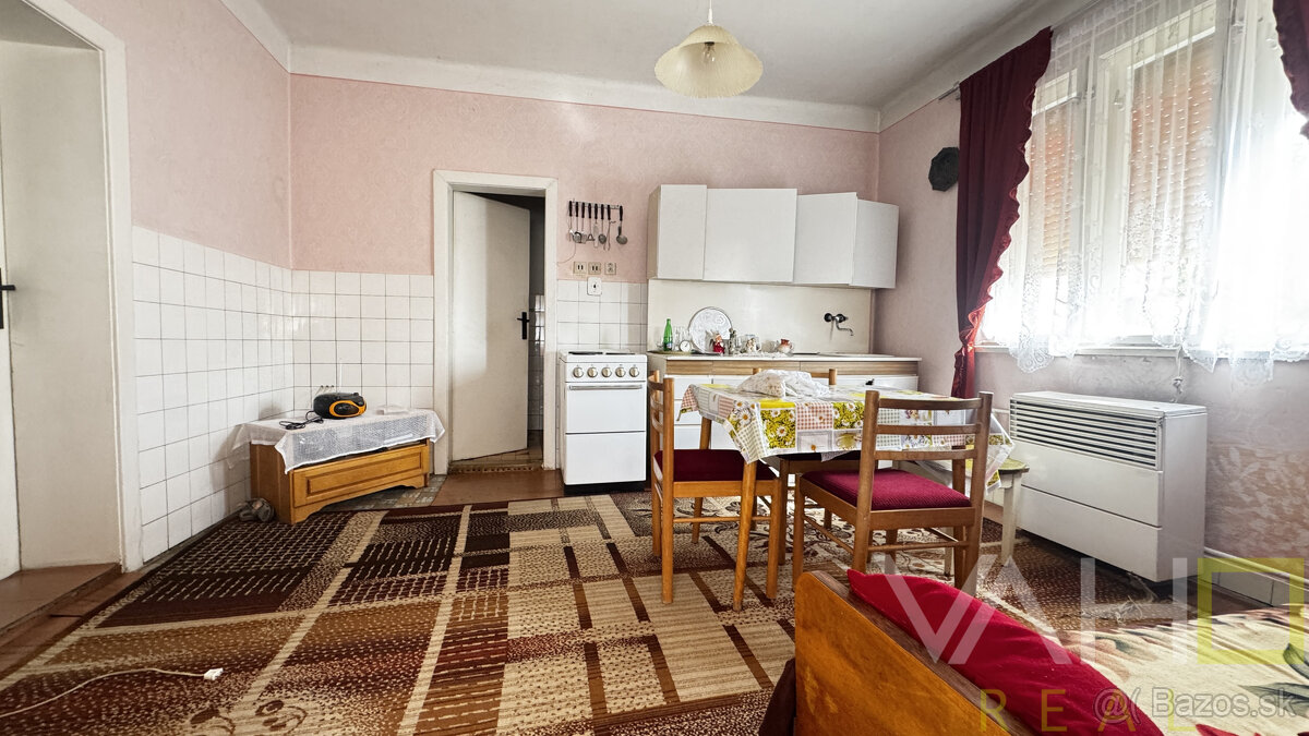 🏡 Na predaj: tehlový rodinný dom s veľkým pozemkom v obci Vá - 12