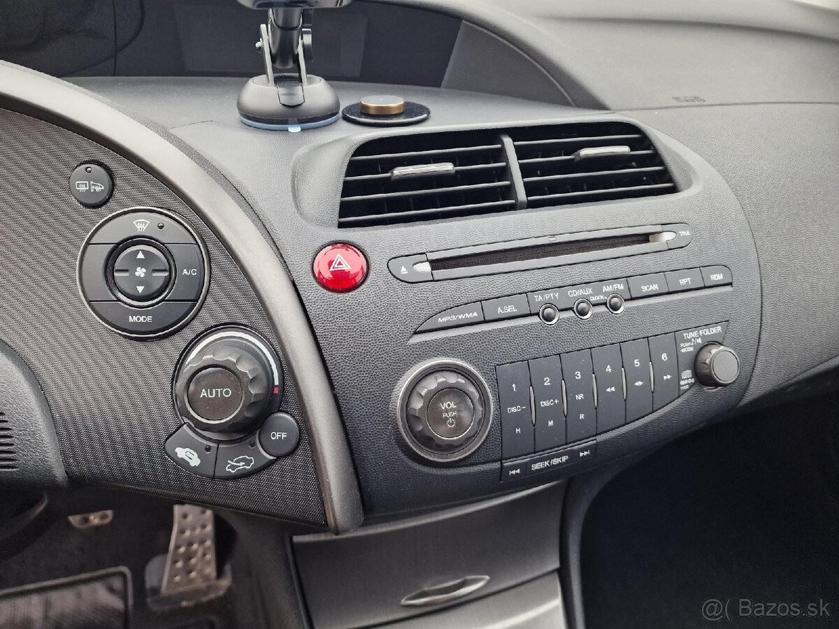 Honda Civic 5D SPORT 1.8 I-VTEC BENZÍN
I-Vtec - 12