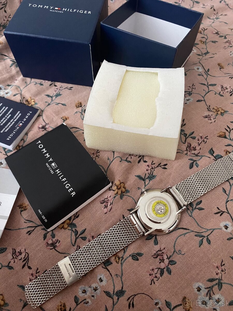 Pánske hodinky Tommy Hilfiger a Armani Exchange AX2900 - 12