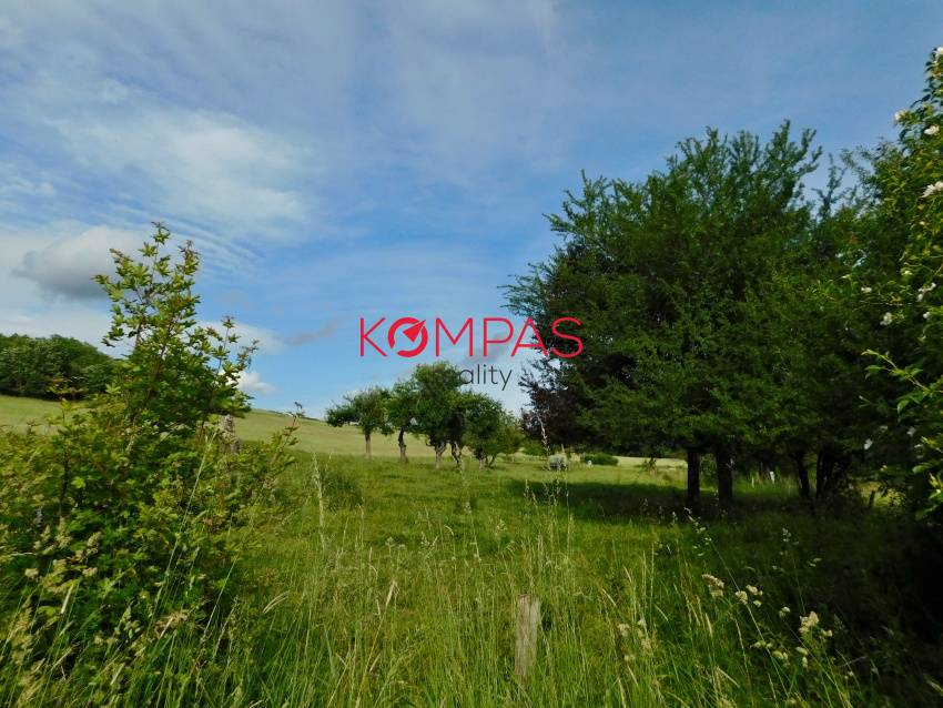 NA PREDAJ DVA DOMY S DVOROM A VEĽKÝM POZEMKOM LOKALITA - KR - 12