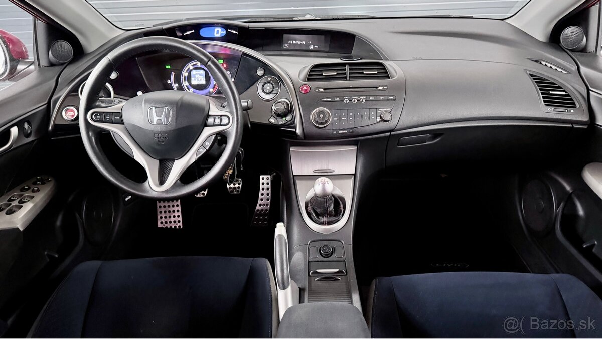 HONDA CIVIC 1.8 VTEC SPORT - 12